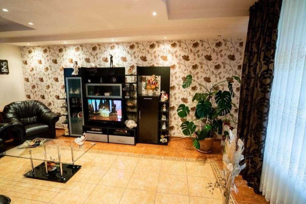 Casa Mona Villa Oradea Ngoại thất bức ảnh